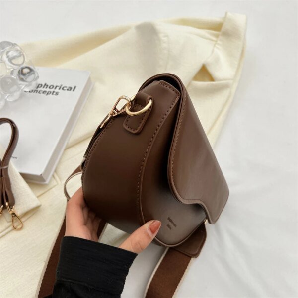 Vintage Women's Leather Saddle Bag Chain Shoulder Underarm - Image 4