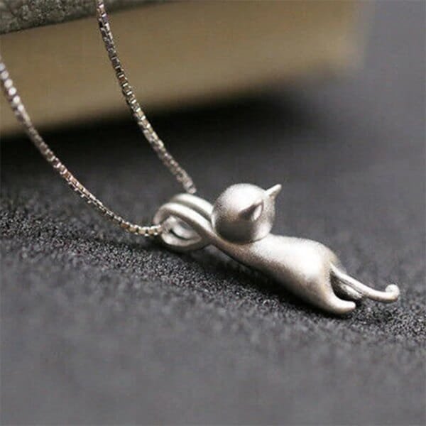Cute Cat Pendant Necklace – Black/White Y2K Animal Jewelry - Image 3