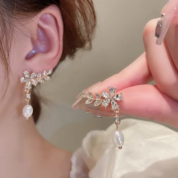 Light Luxury Zircon Flower Leaf Stud Earrings for Women Elegant Pearl Wedding & Party Jewelry - Image 4